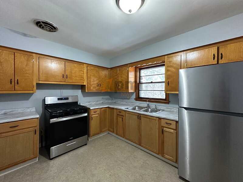 202 E 68th Pl - Photo 7 of 22