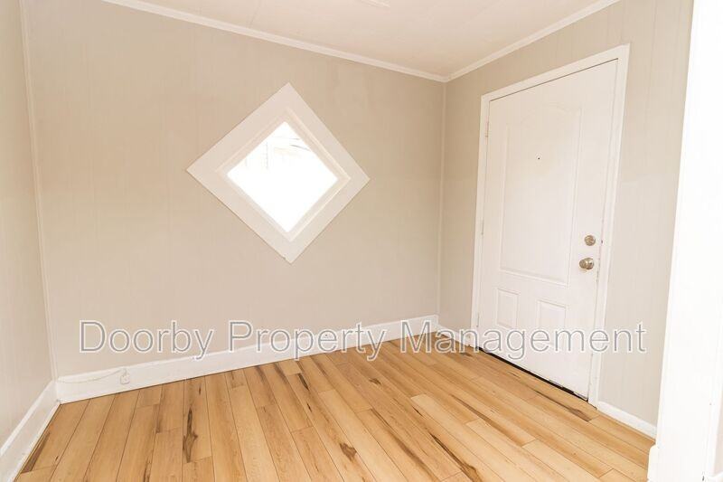 1713 Carson Ave - Photo 3 of 17