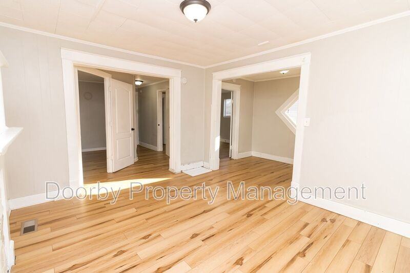 1713 Carson Ave - Photo 4 of 17