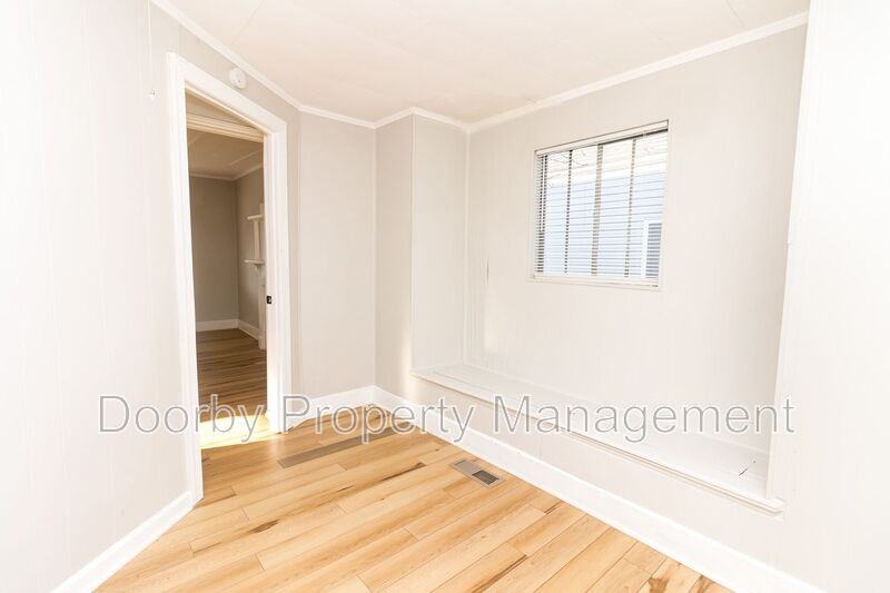 1713 Carson Ave - Photo 5 of 17