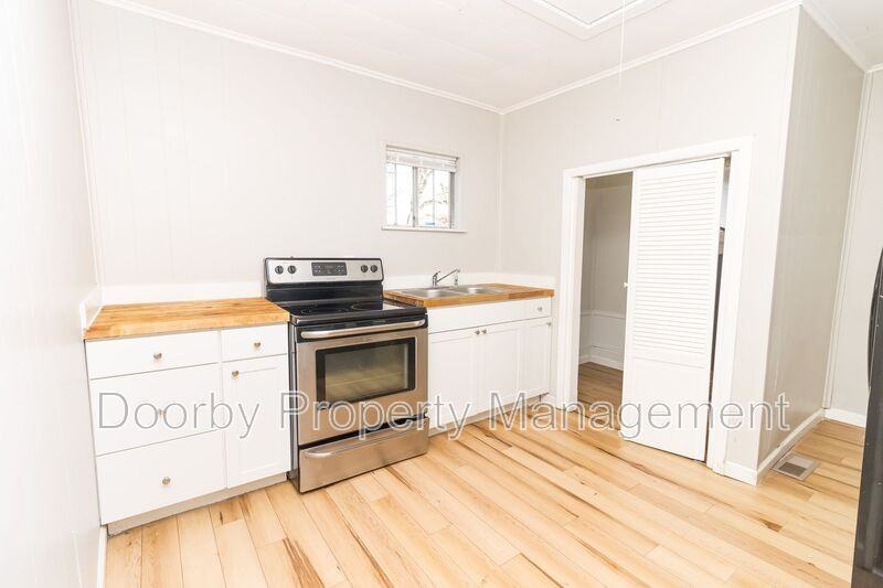 1713 Carson Ave - Photo 3 of 10