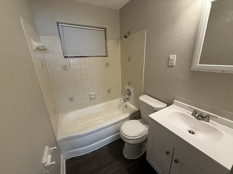 2086 Hubert Ave - Photo 6 of 14