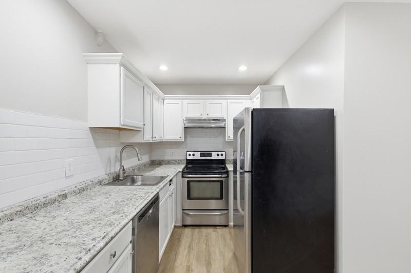 2429 Barclay St - Photo 3 of 18