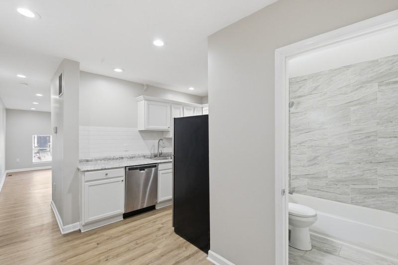 2429 Barclay St - Photo 5 of 18