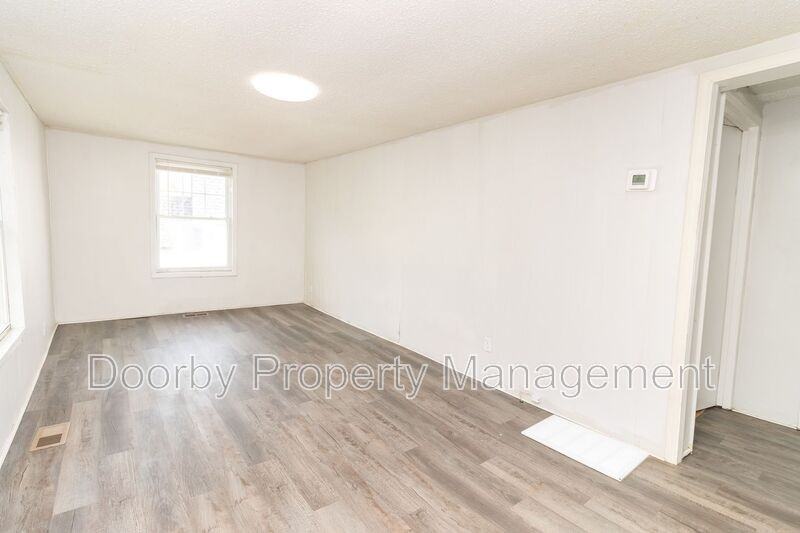 966 Beason Dr - Photo 2 of 12