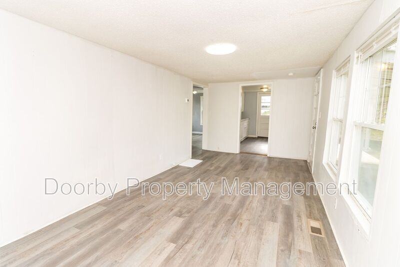 966 Beason Dr - Photo 3 of 12