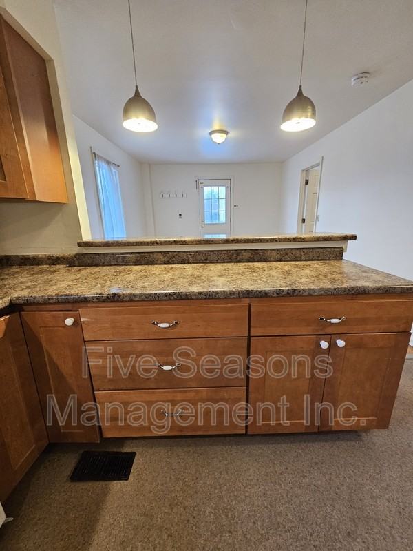 432 Colchester Ave - Photo 2 of 17