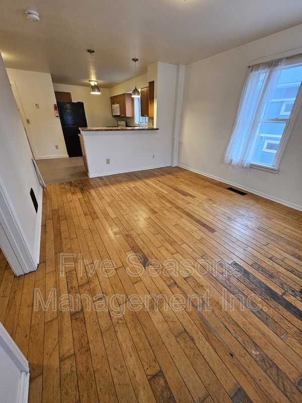 432 Colchester Ave - Photo 3 of 23