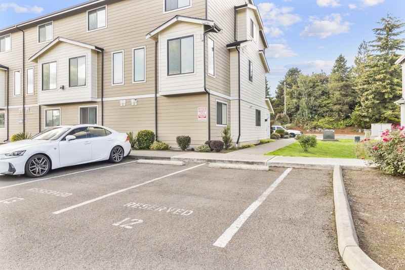 2335 Allenmore Brownstonesstate Street - Photo 3 of 13