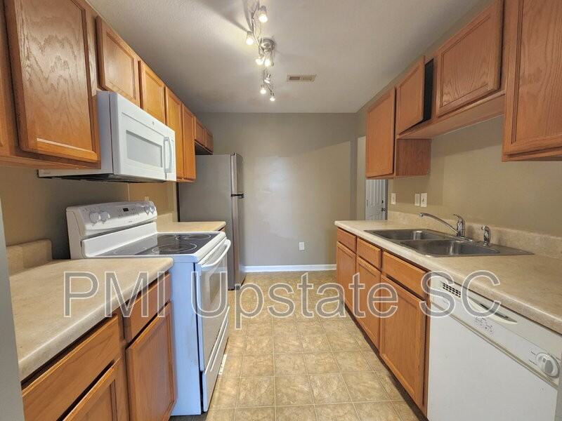 65 Greensboro Ct - Photo 2 of 23