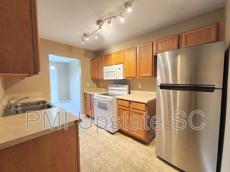 65 Greensboro Ct - Photo 3 of 23