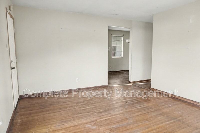 440 Oakmont St - Photo 7 of 19