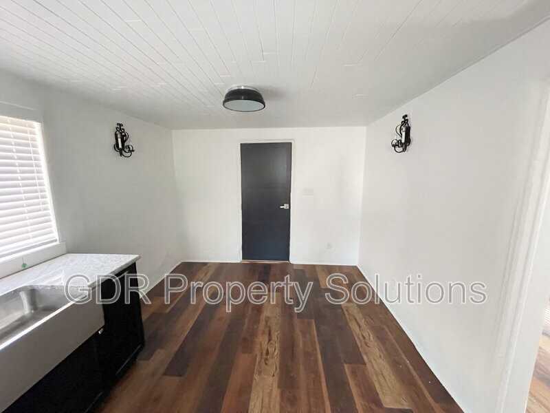 300 San Pasquale Ave Nw #D - Photo 2 of 16