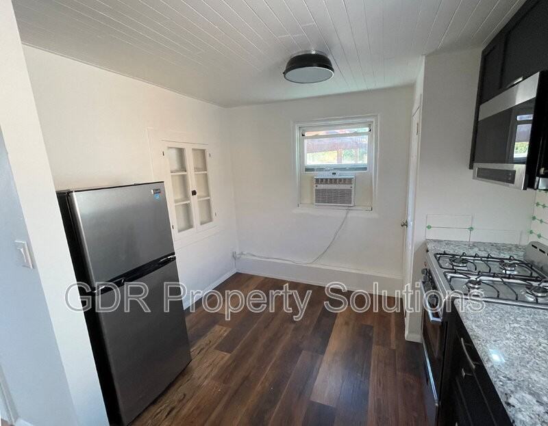 300 San Pasquale Ave Nw #D - Photo 4 of 16