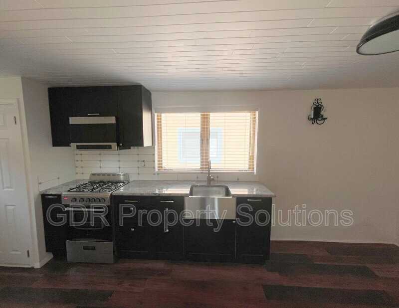 300 San Pasquale Ave Nw #D - Photo 5 of 16