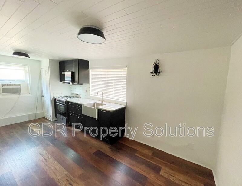 300 San Pasquale Ave Nw #D - Photo 7 of 16