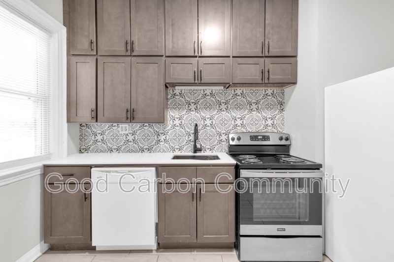 77 Richmond Ave #4 - Photo 2 of 11