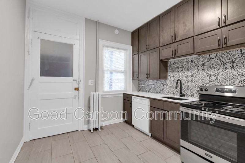 77 Richmond Ave #4 - Photo 3 of 11