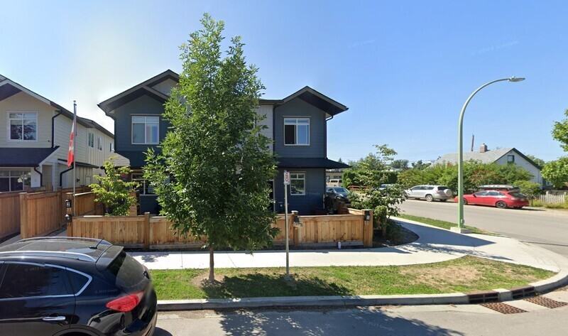 1001 Stockwell Ave #4 - Photo 4 of 20