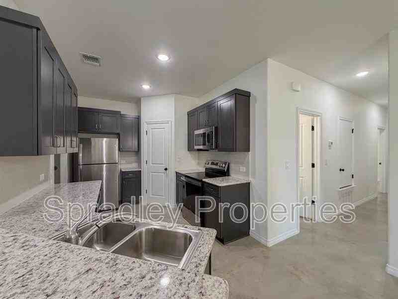 201 Juniper Dr Unit B - Photo 5 of 18