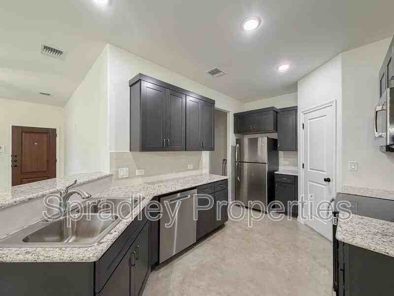 201 Juniper Dr Unit B - Photo 6 of 18