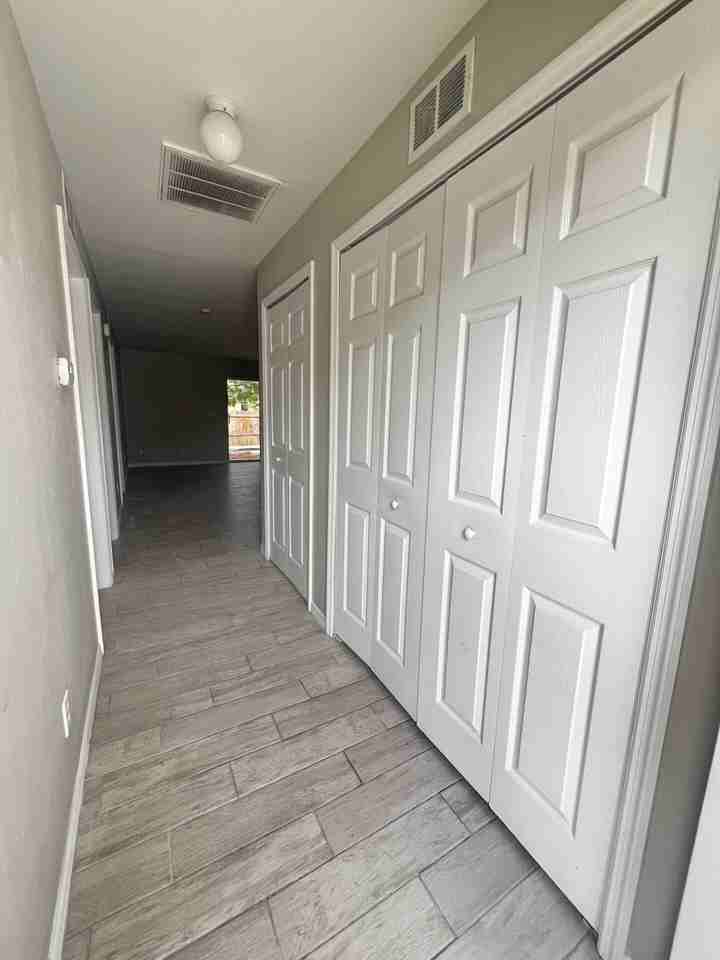 1019 Southeast 11th Street - Photo 2 of 9