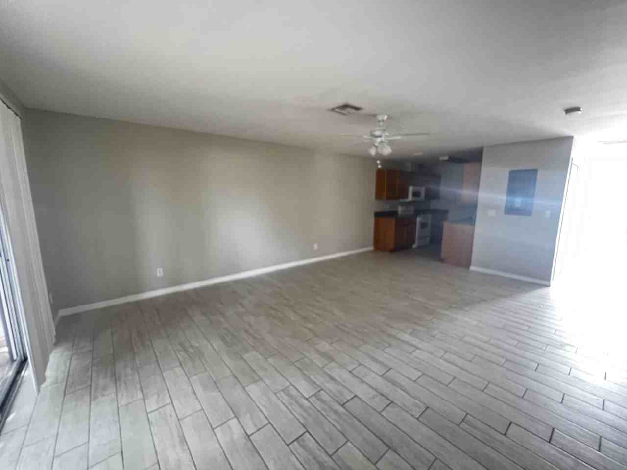 1019 Southeast 11th Street - Photo 3 of 9