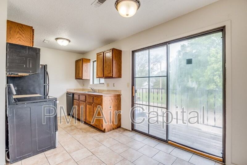 535 S Lulu Ave #203 - Photo 2 of 8