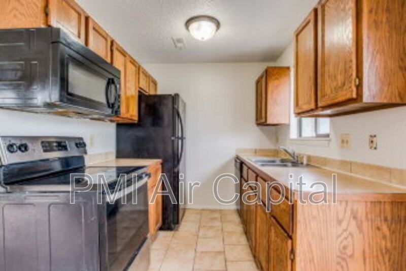 535 S Lulu Ave #203 - Photo 3 of 8