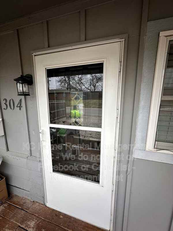 304 Hill St - Photo 2 of 21