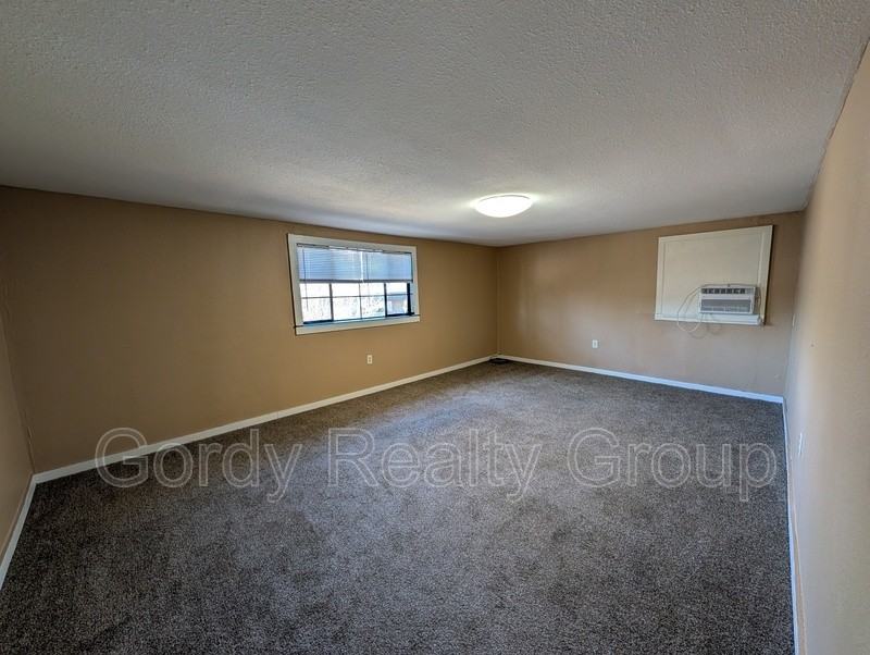 3020B 5th St - Photo 3 of 10