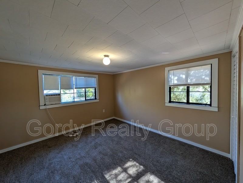 3020B 5th St - Photo 5 of 10