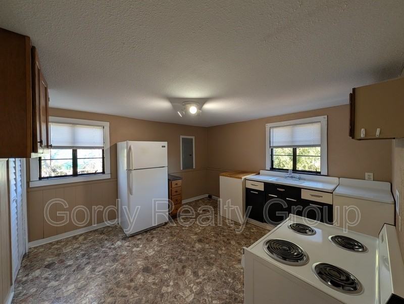 3020B 5th St - Photo 7 of 10