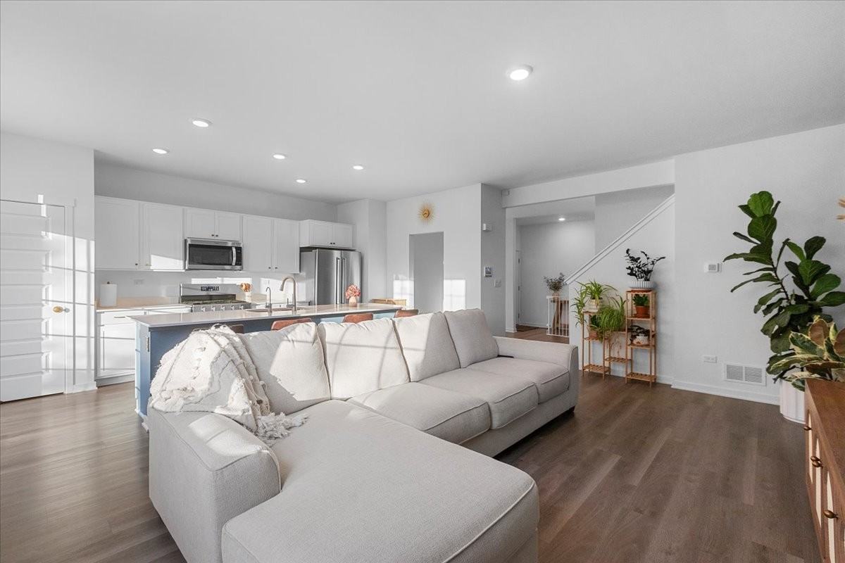 271 Charlestowne Lakes Drive - Photo 7 of 17