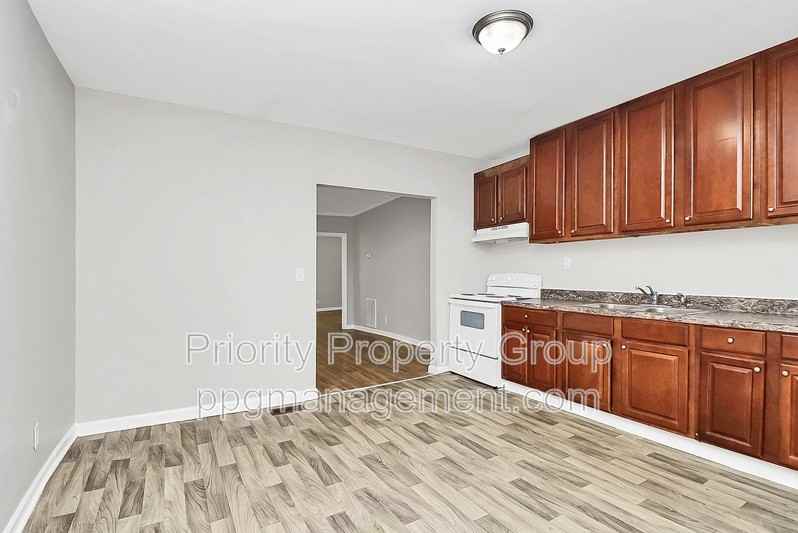 818 Frederick St - Photo 2 of 25