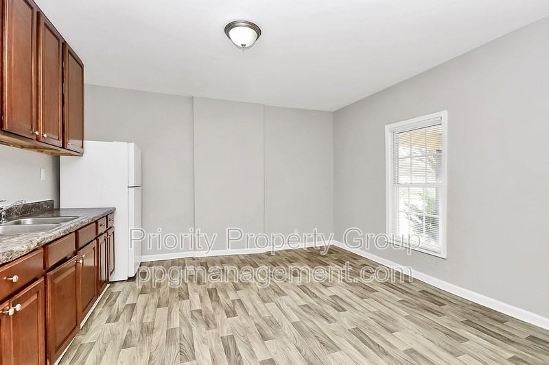 818 Frederick St - Photo 3 of 25