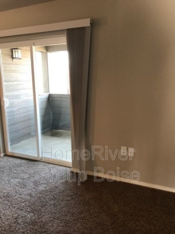 1328 S Edgewater Cir - Photo 5 of 16