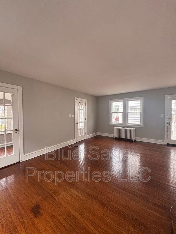 210 W Dupont St - Photo 3 of 26