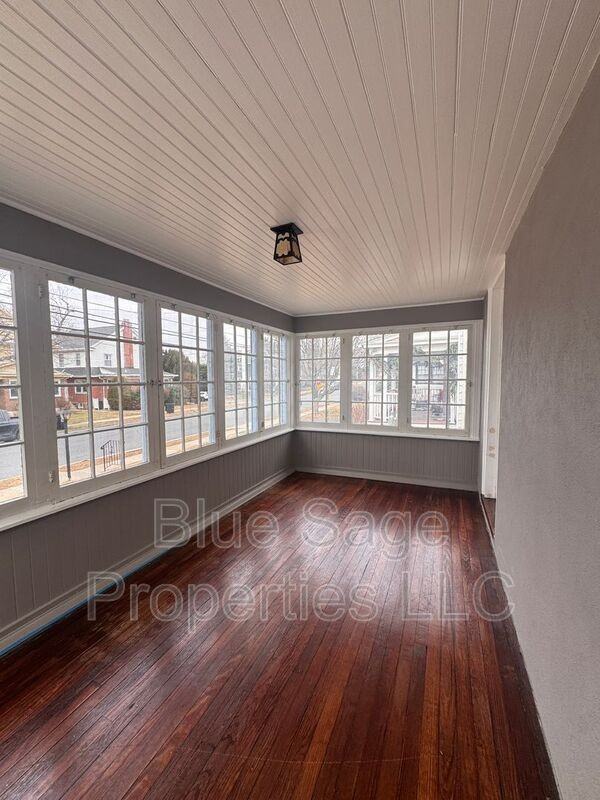 210 W Dupont St - Photo 4 of 26