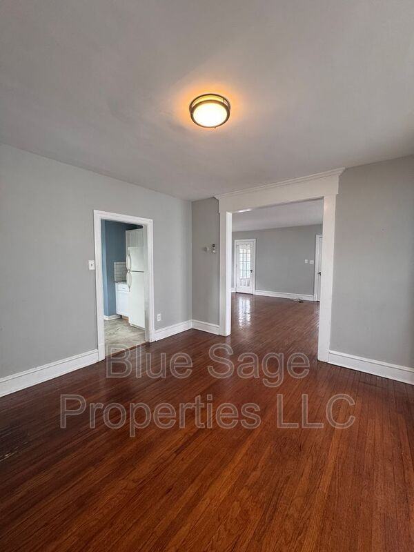210 W Dupont St - Photo 6 of 26