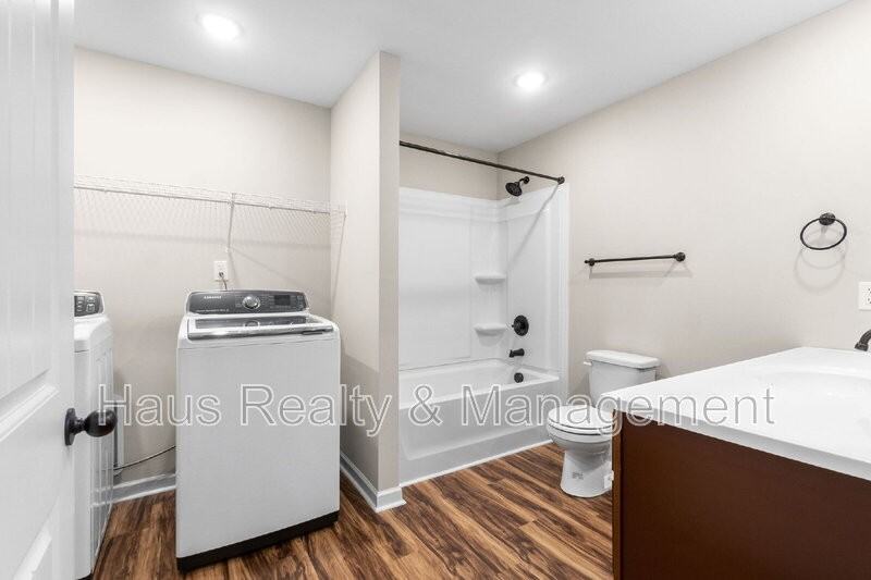 1709 Evans Rd #B - Photo 7 of 50