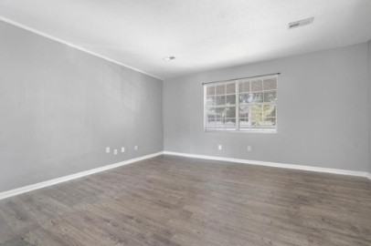 1429 Stratford Road - Photo 2 of 9