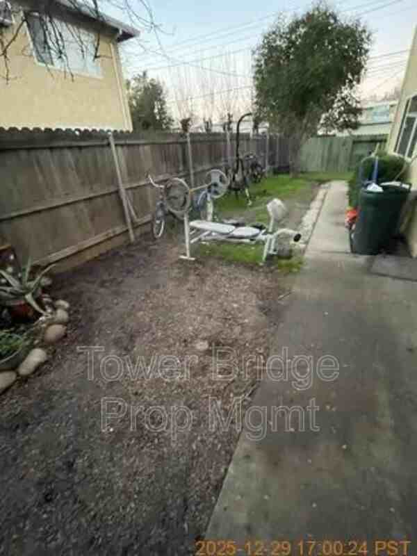 4549 Ashcroft Ave #31 - Photo 2 of 12