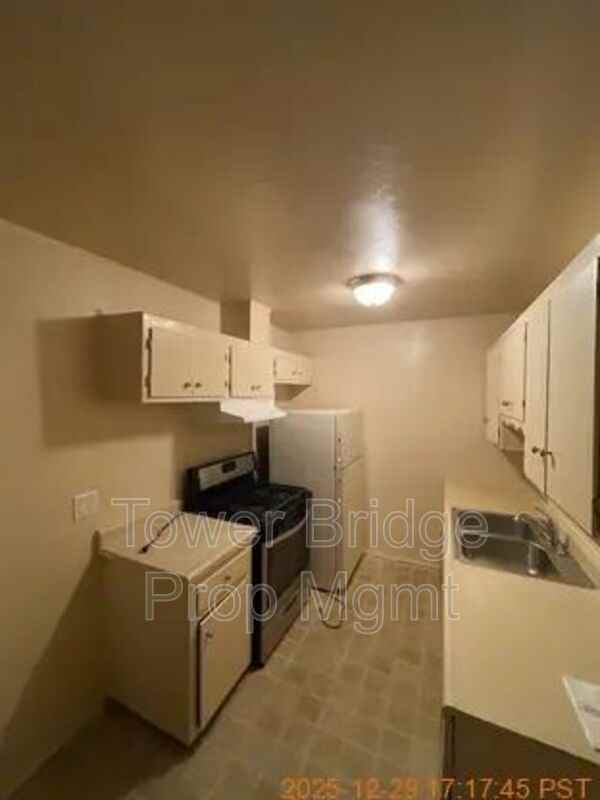 4549 Ashcroft Ave #31 - Photo 3 of 12