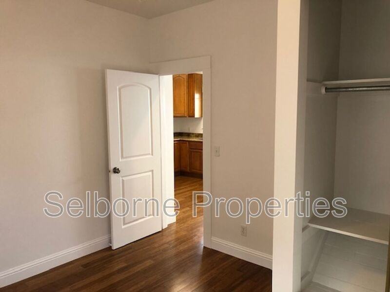 939 International Blvd - Photo 6 of 17