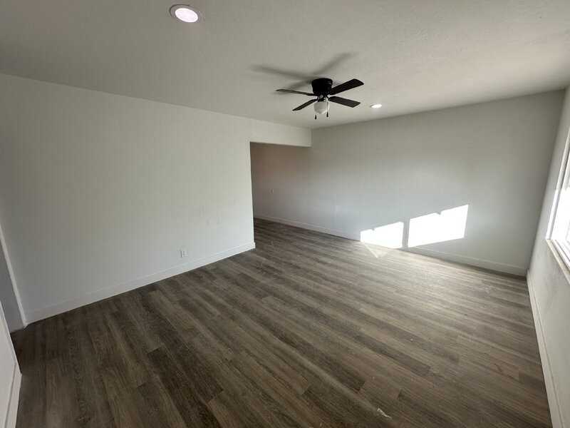 390 W Lindbergh Ave - Photo 2 of 10