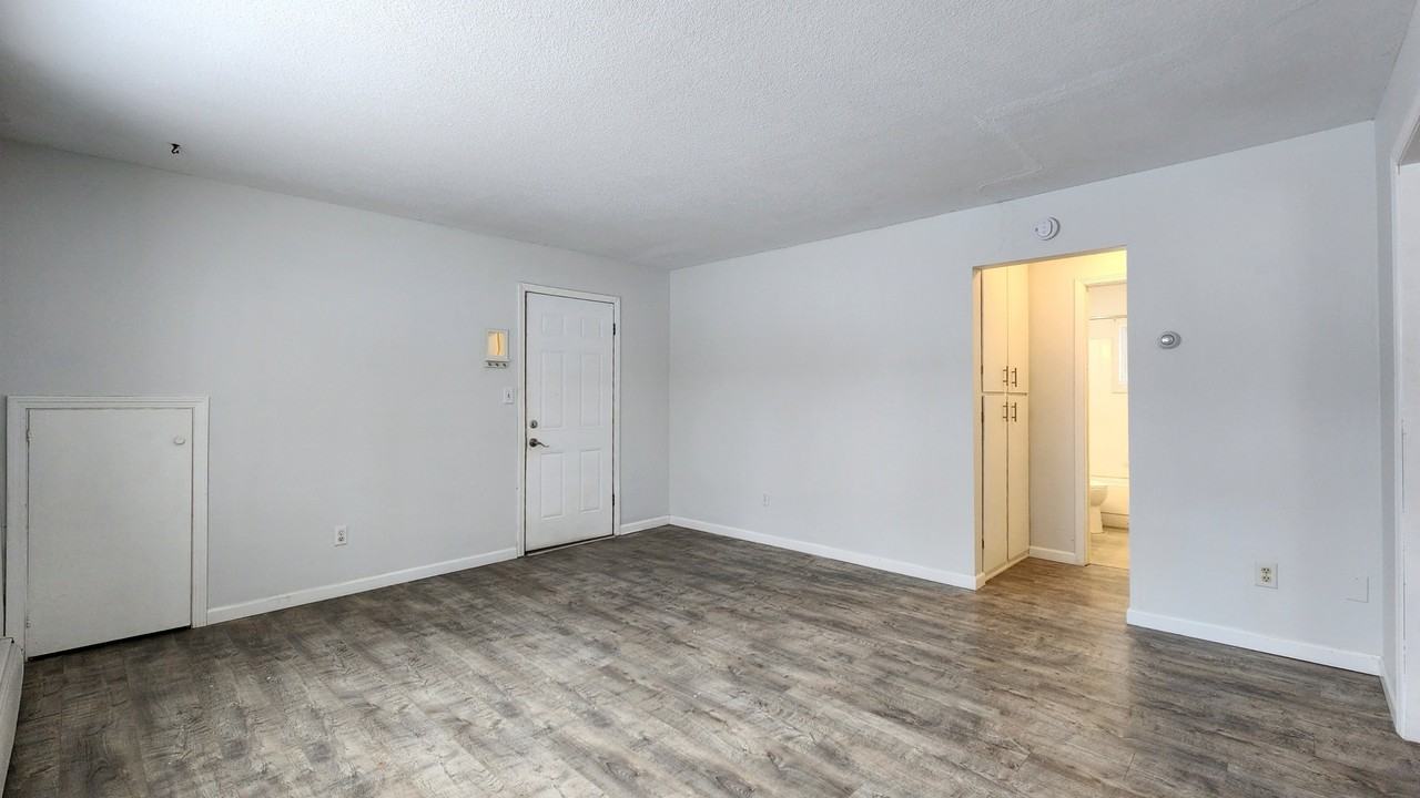 7 AVE N - Photo 3 of 12