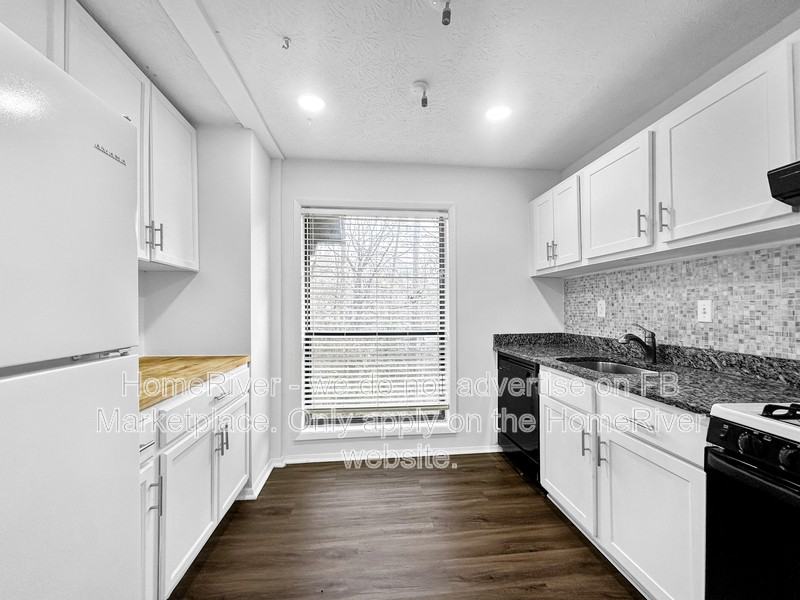 1301 Cumberland Ct Se - Photo 6 of 15