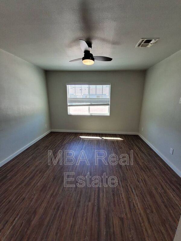 4248 N 12th St #8 - Photo 5 of 6