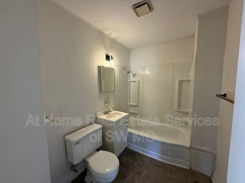 621 E Portland St - Photo 7 of 9